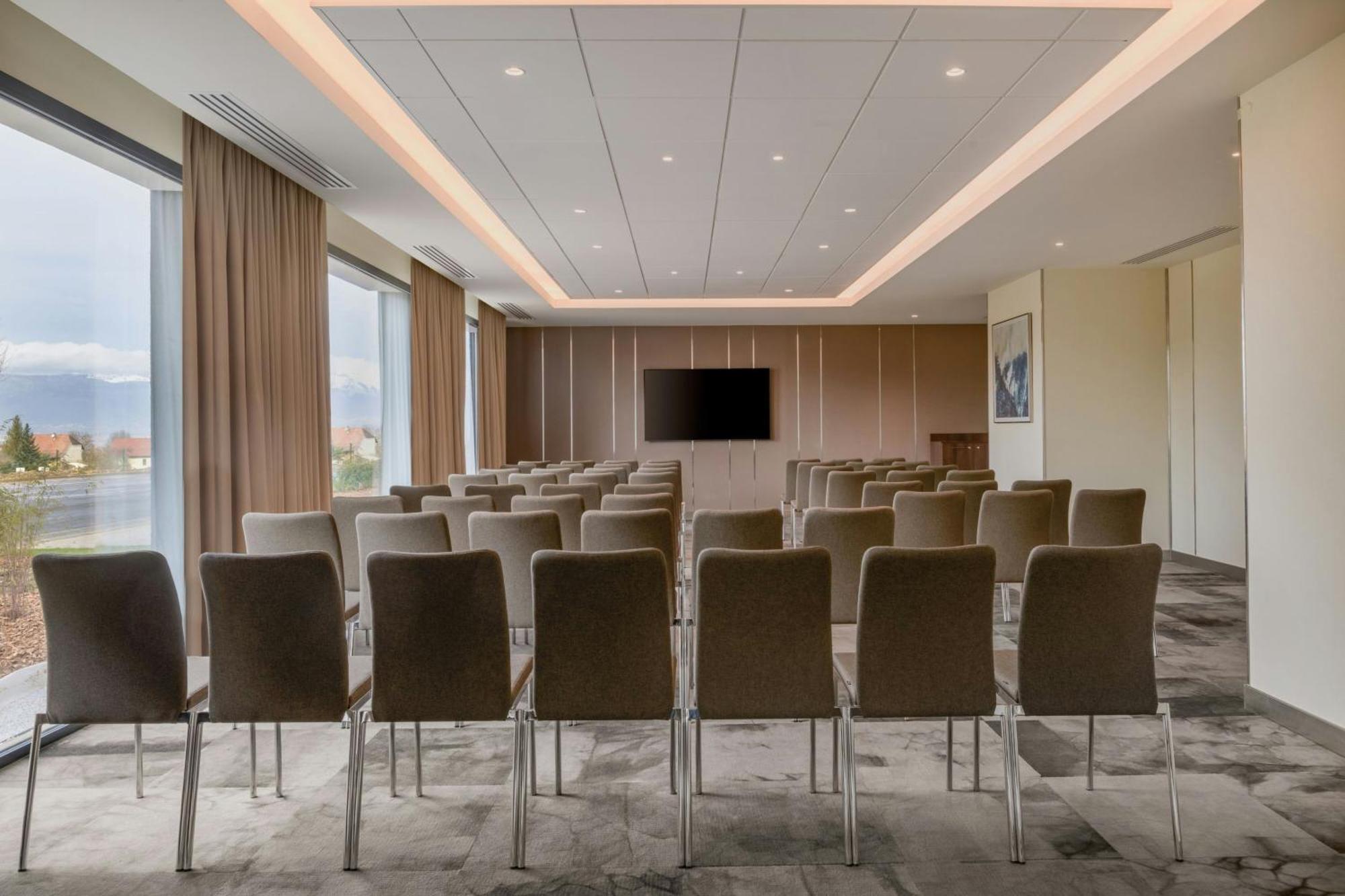 Ac Hotel By Marriott Saint-Julien-En-Genevois Ngoại thất bức ảnh