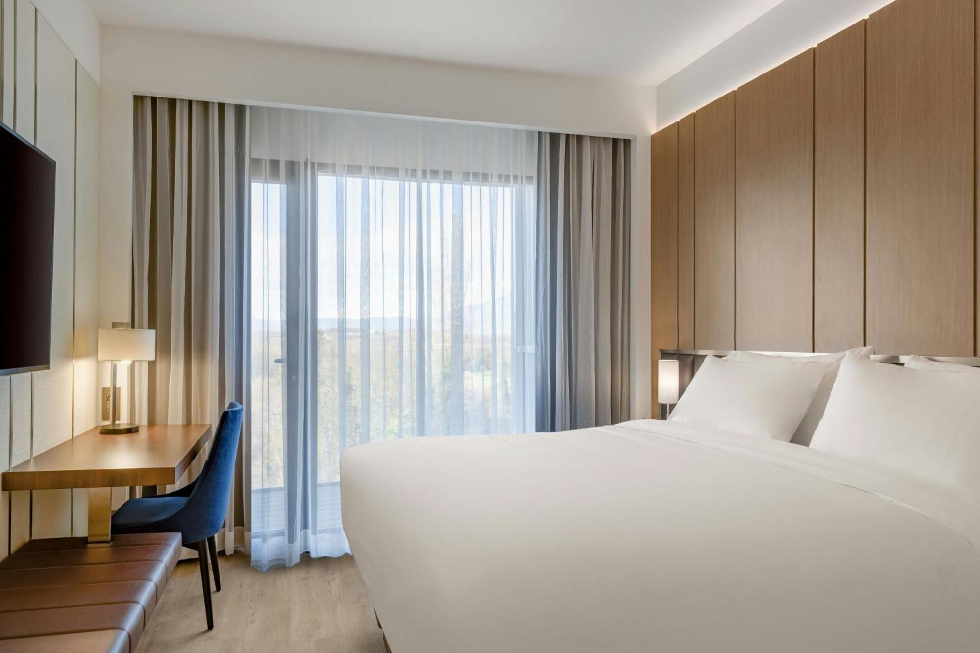Ac Hotel By Marriott Saint-Julien-En-Genevois Ngoại thất bức ảnh